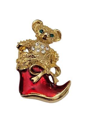 Avante Gold Tone Enamel Rhinestone Bear In Christmas Stocking Brooch Signed K823